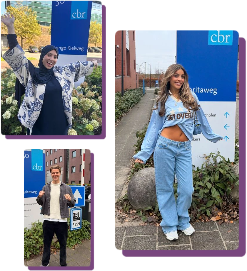 Drie studenten poseren blij voor een CBR-locatie na het behalen van hun theorie-examen